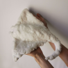 Peluche raie manta roses blanches