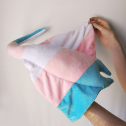 Grande peluche raie manta drapeau trans