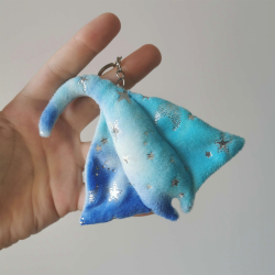 Mini Blue gradient Manta Keychain